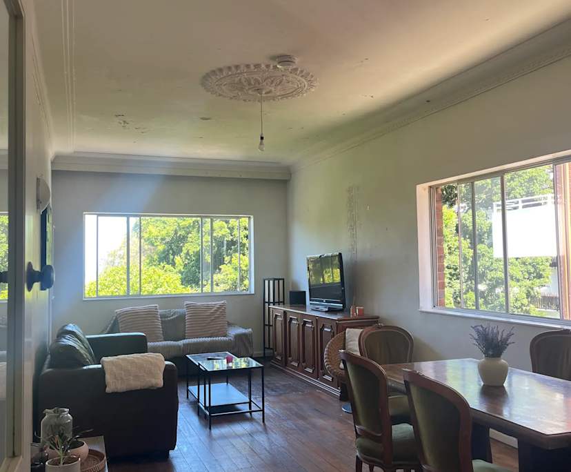 Furnished room in a flatshare