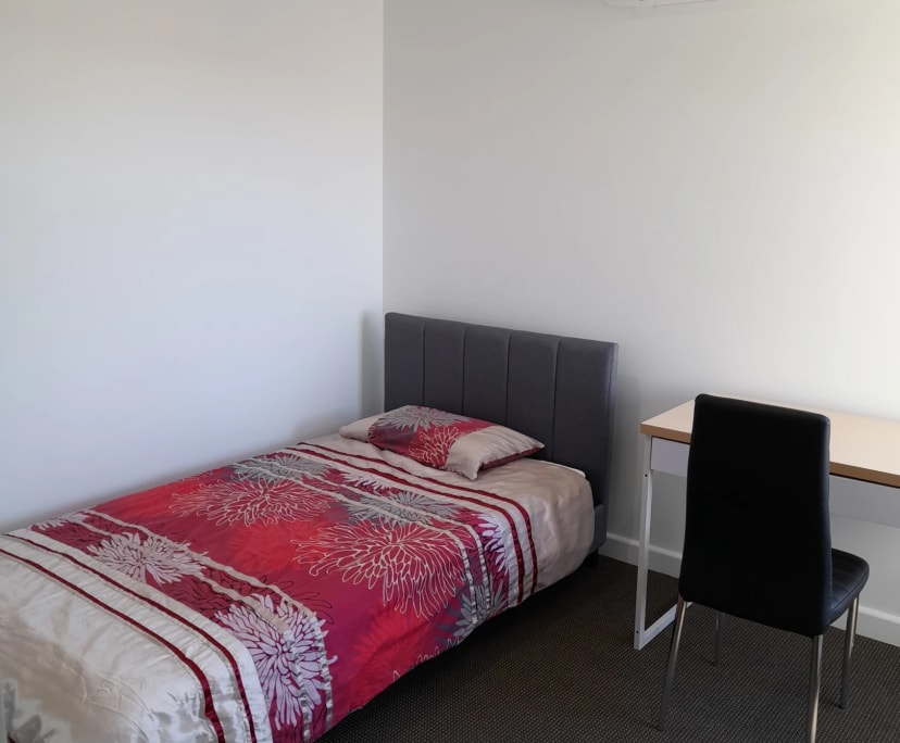 Furnished room with ensuite in a flatshare