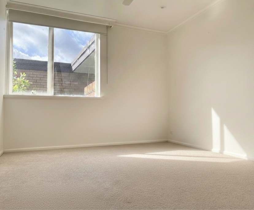 Unfurnished room in a flatshare