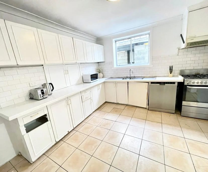 $375, Share-house, 4 bathrooms, Glebe NSW 2037