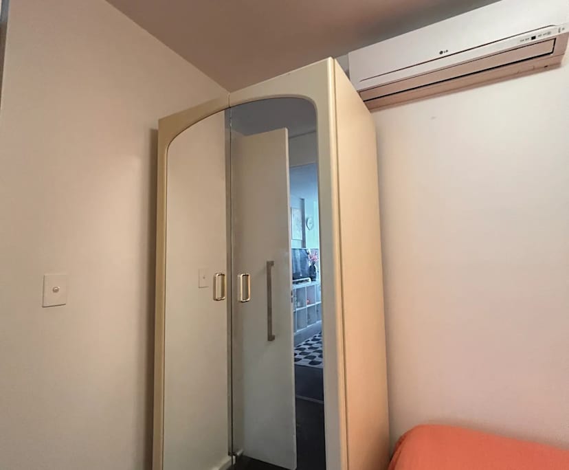 Furnished room in a flatshare