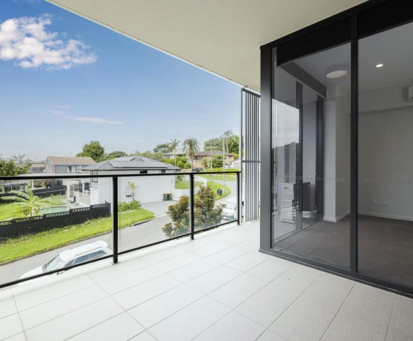 Unfurnished room with own bathroom