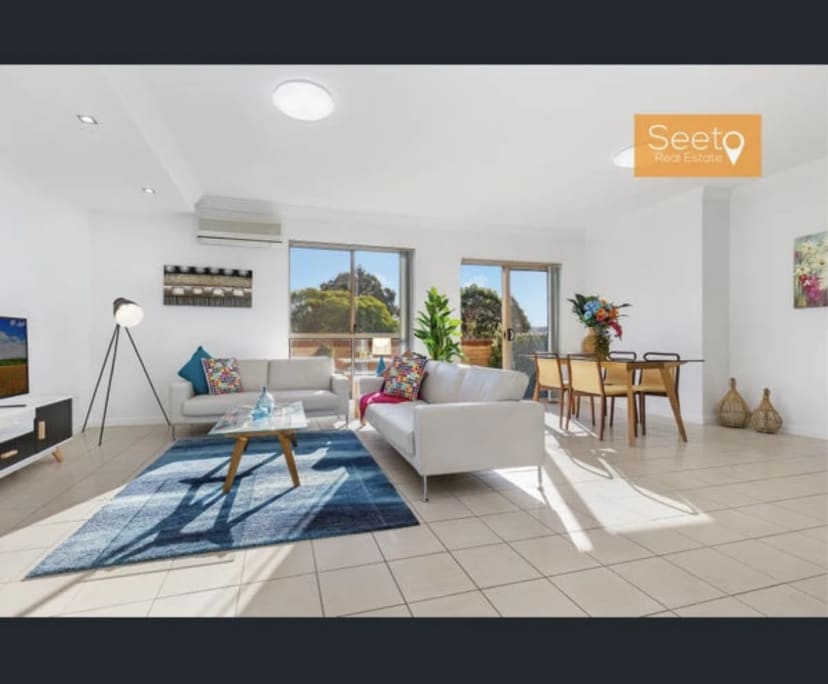 Furnished room with ensuite in a flatshare