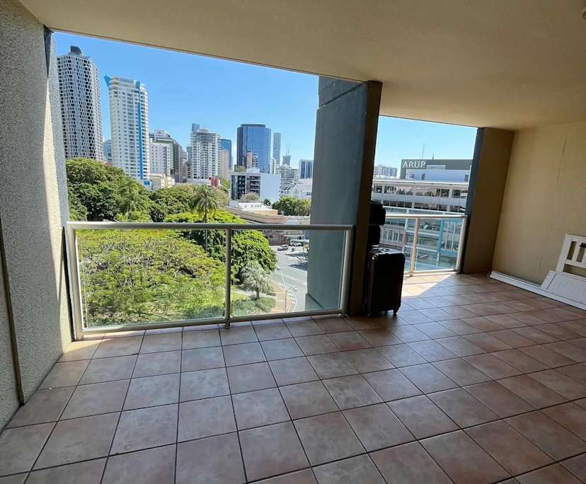 Furnished room in a flatshare