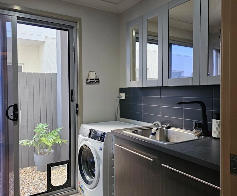 $290, Homestay, 4 bathrooms, Rochedale QLD 4123