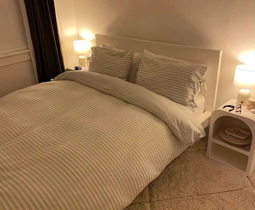 Furnished room in a flatshare