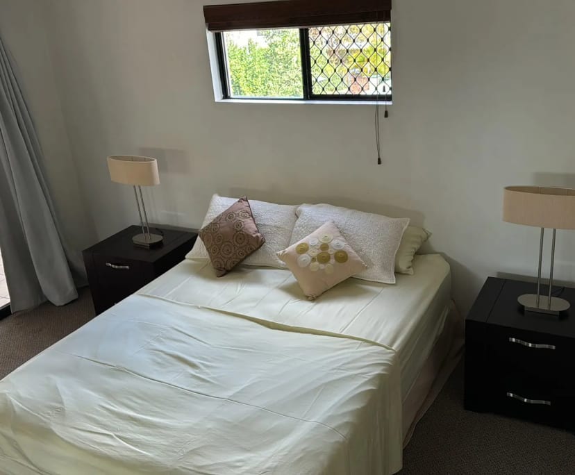 Furnished room with ensuite in a flatshare
