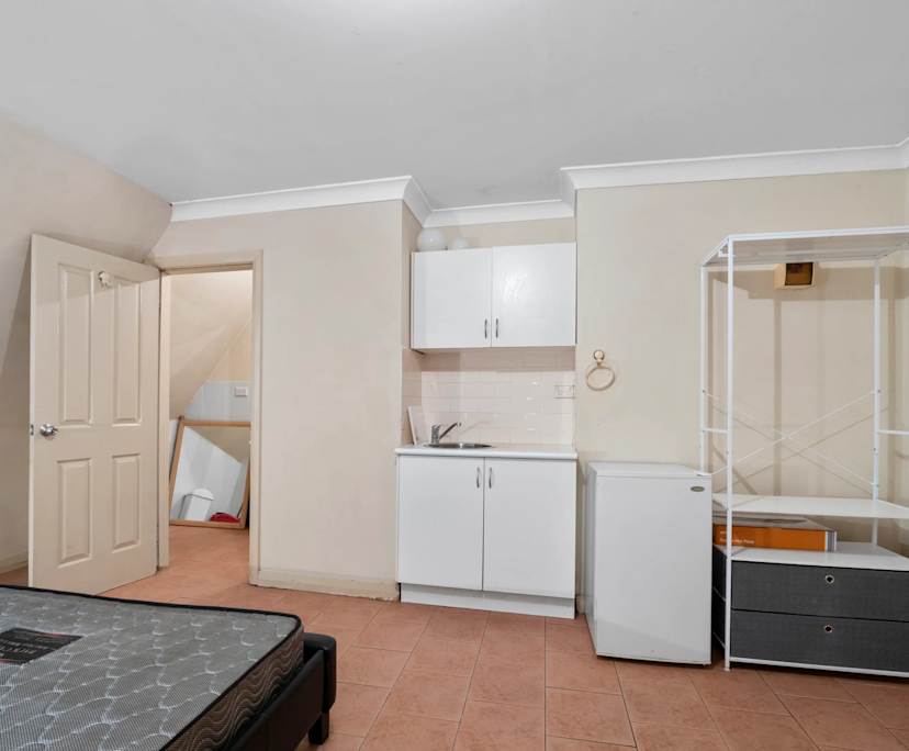 $395, Studio, 1 bathroom, Enmore NSW 2042