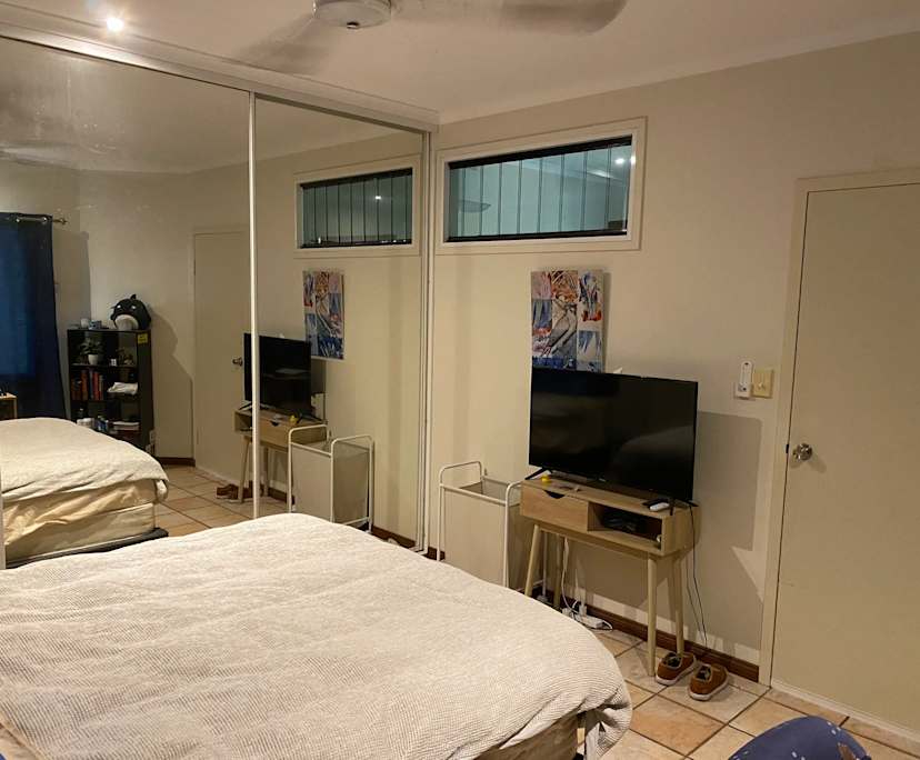 Furnished room in a share house