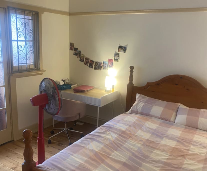 Furnished room in a flatshare