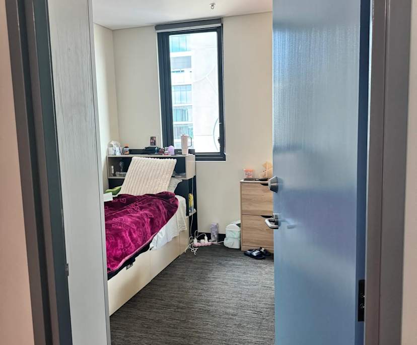 Furnished room in a flatshare