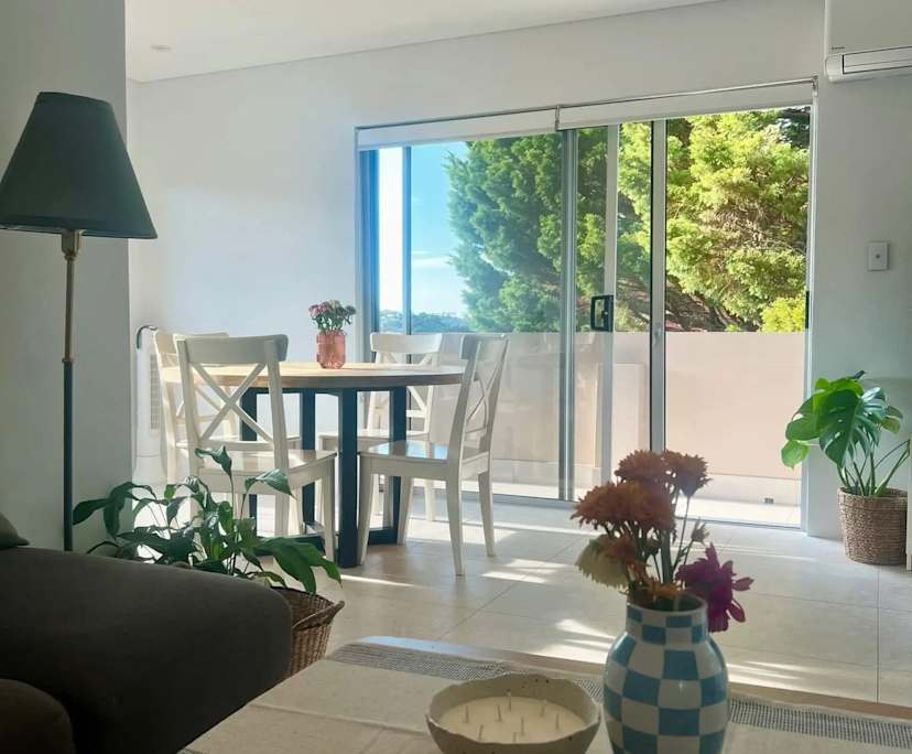 Furnished room in a flatshare