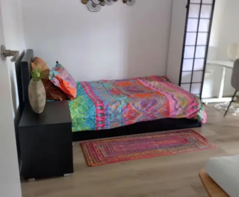 Furnished room in a flatshare