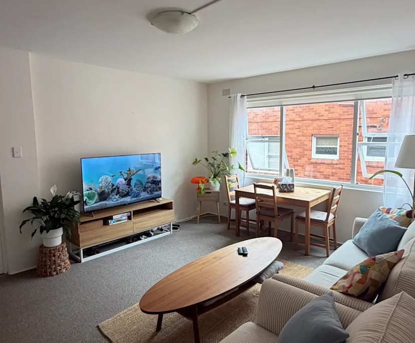 Furnished room in a flatshare