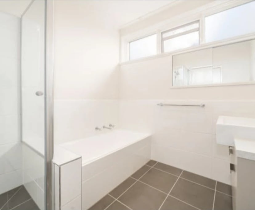 Furnished room in a flatshare
