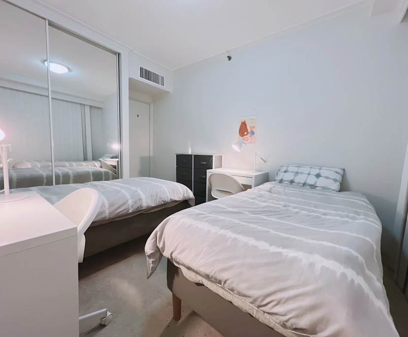 Furnished room in a flatshare