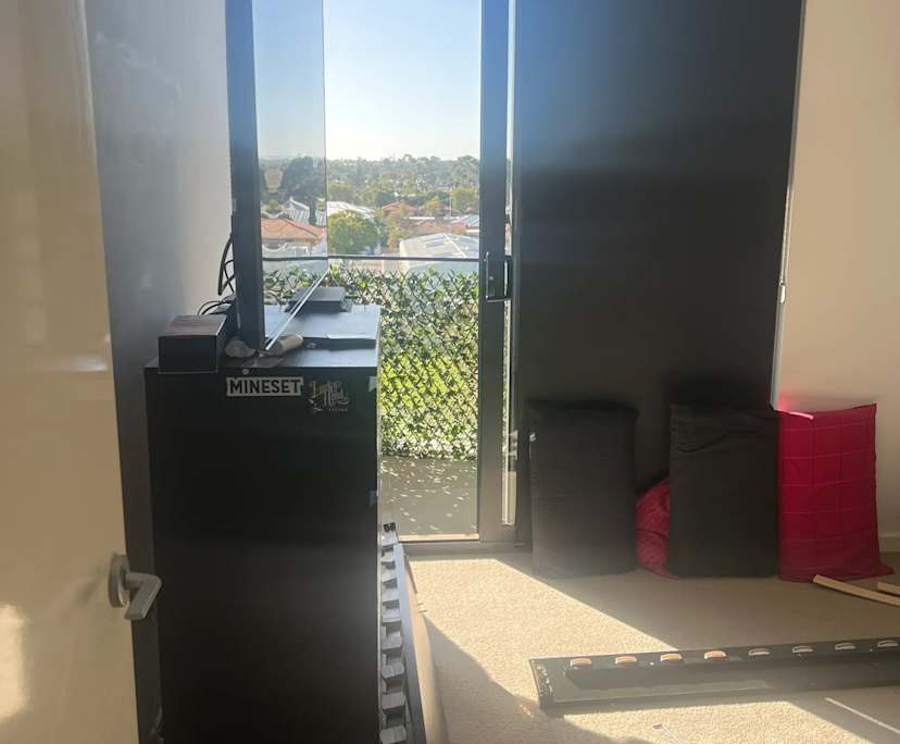 Unfurnished room with ensuite in a flatshare