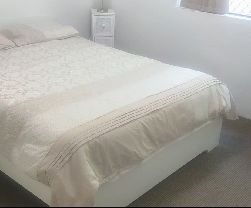 $350, Flatshare, 2 bathrooms, Broadbeach Waters QLD 4218