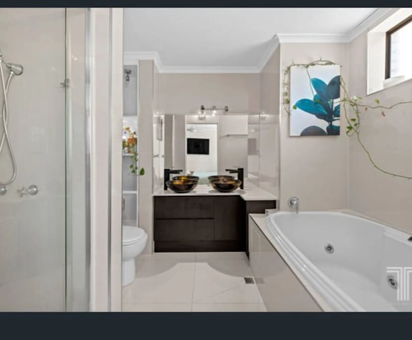 $450, Flatshare, 3 bathrooms, Coorparoo QLD 4151