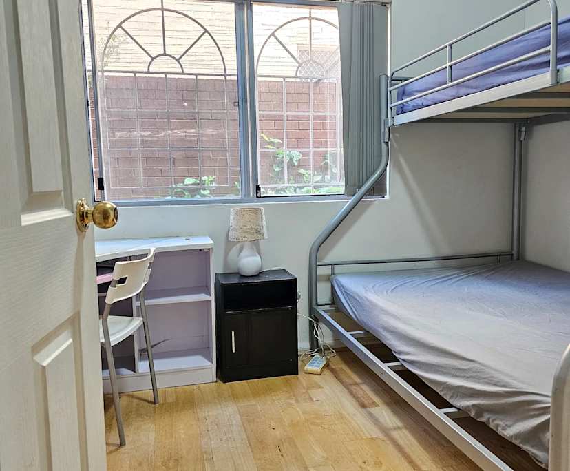 Furnished room in a flatshare