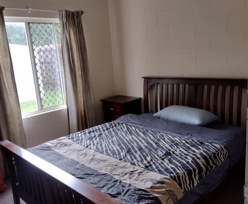 Room for Rent in Bentley Park, Cairns 230, Furnis...