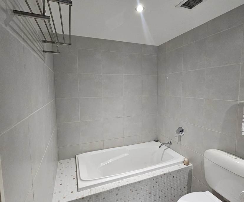 $350, Flatshare, 3 bathrooms, Burleigh Waters QLD 4220