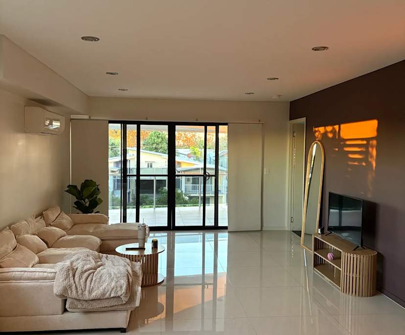 Unfurnished room with own bathroom