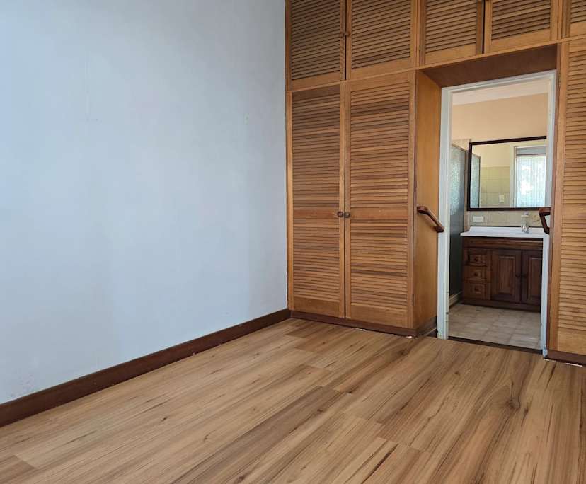 Room in a share house