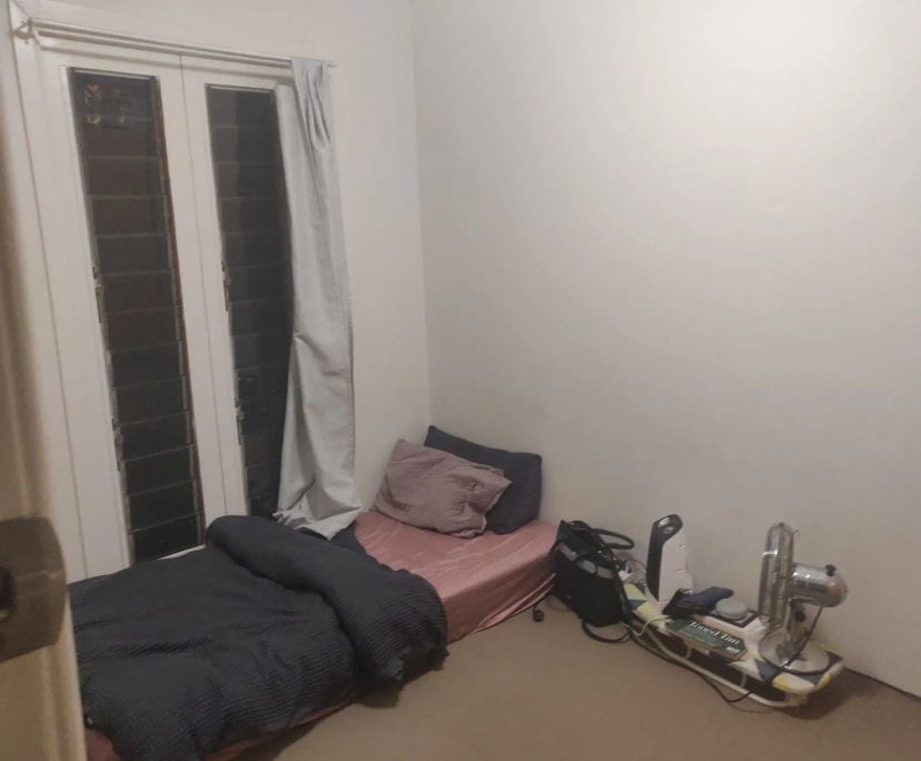 Furnished room in a flatshare