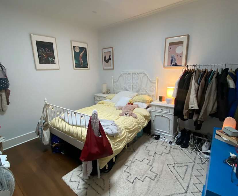 Furnished room in a flatshare