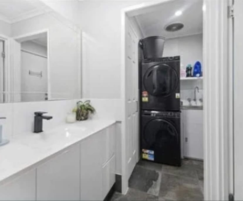 $300, Share-house, 3 bathrooms, Oxenford QLD 4210