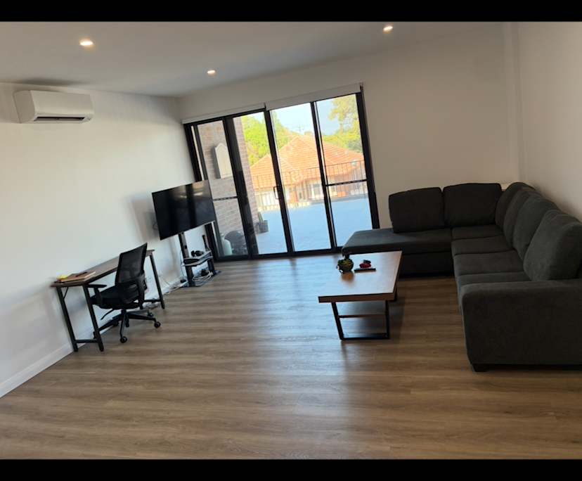 Unfurnished room in a flatshare