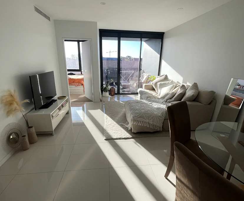 $880, Whole-property, 2 bathrooms, Mermaid Beach QLD 4218