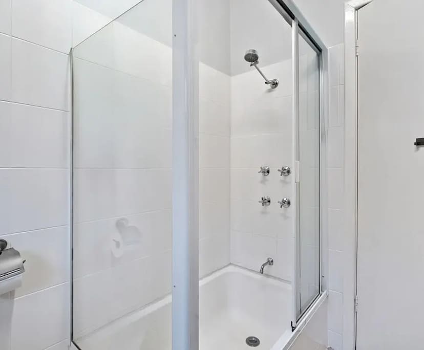 $1,200, Whole-property, 4 bathrooms, Woodlands WA 6018