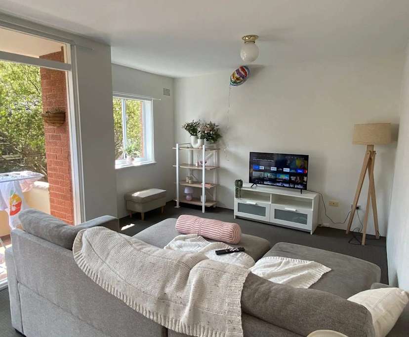 Furnished room in a flatshare