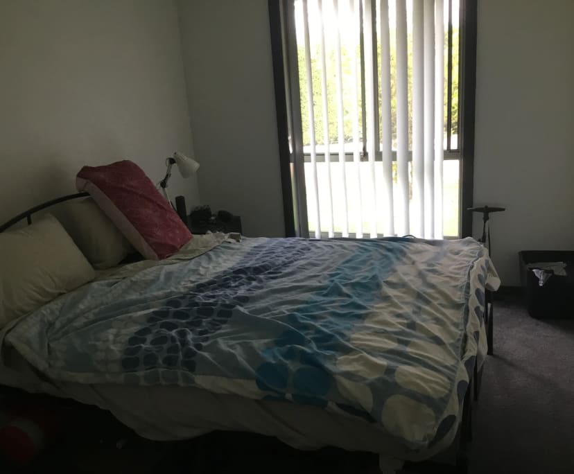 Furnished room in a flatshare