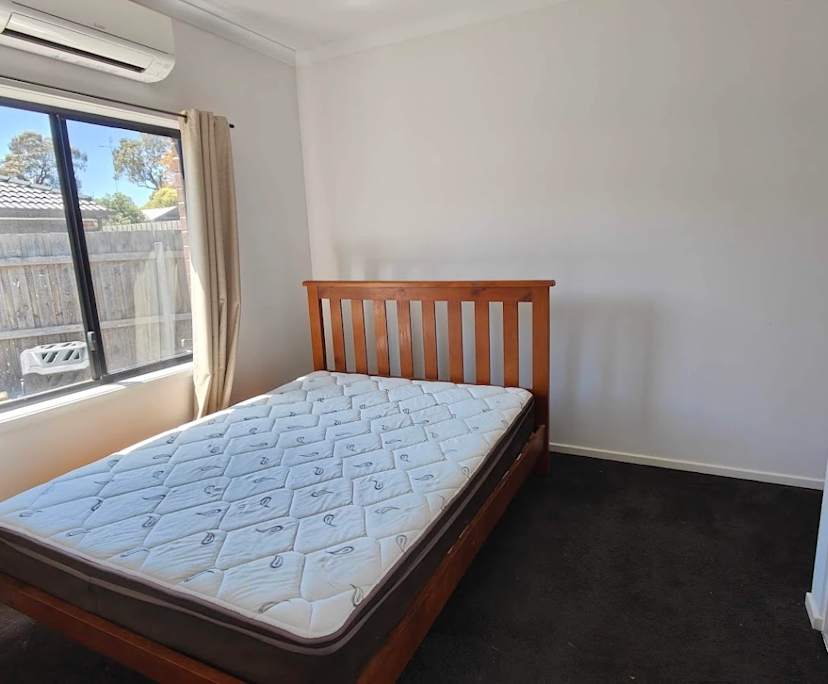 Room in a share house