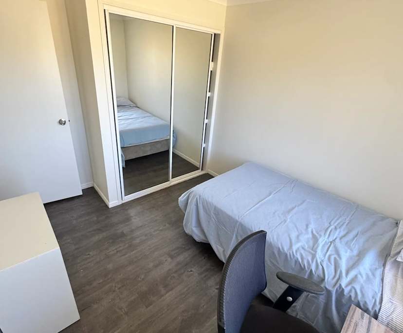 $320, Student-accommodation, 2 rooms, Benowa QLD 4217, Benowa QLD 4217