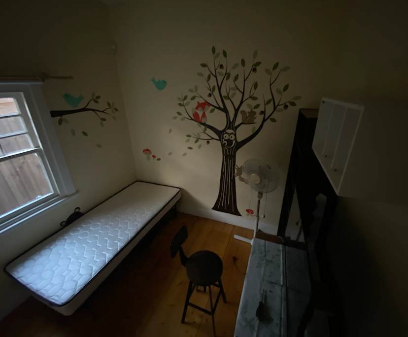 Furnished room in a share house