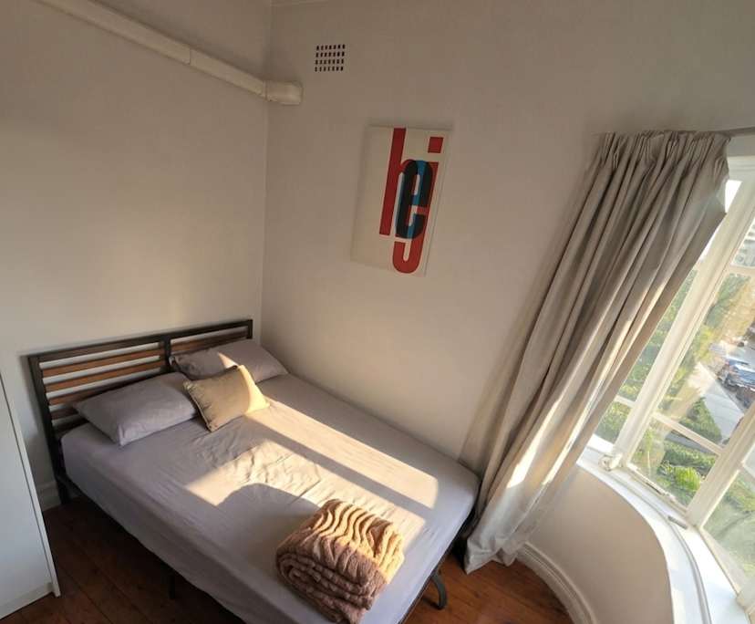Furnished room in a flatshare