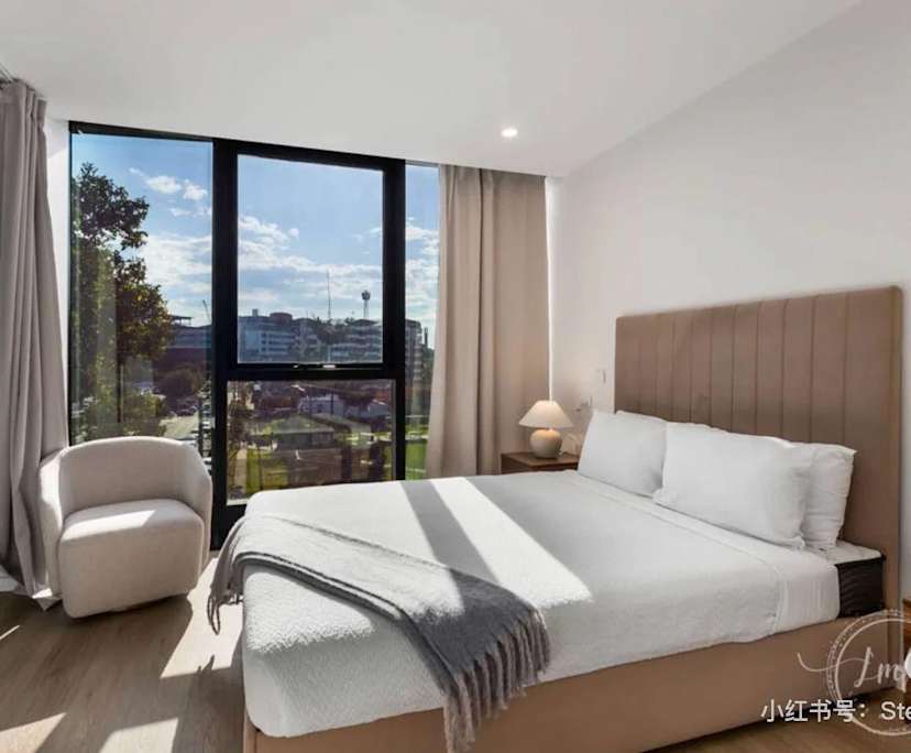 Furnished room with ensuite in a flatshare