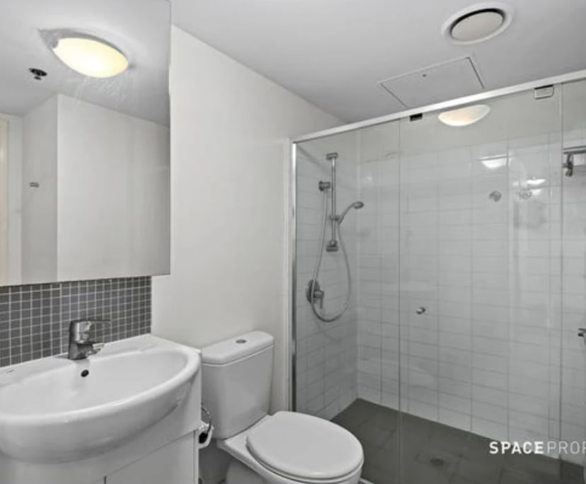 $350, Flatshare, 2 bathrooms, Spring Hill QLD 4000
