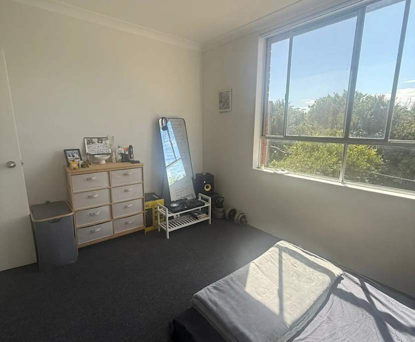 Furnished room in a flatshare