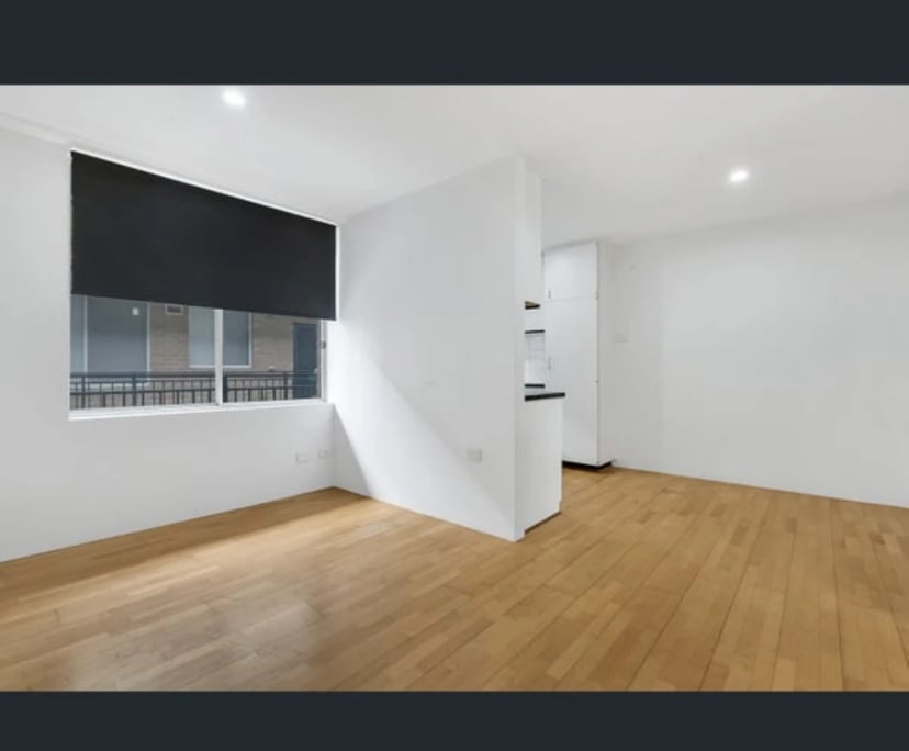 Unfurnished room studio flat for rent
