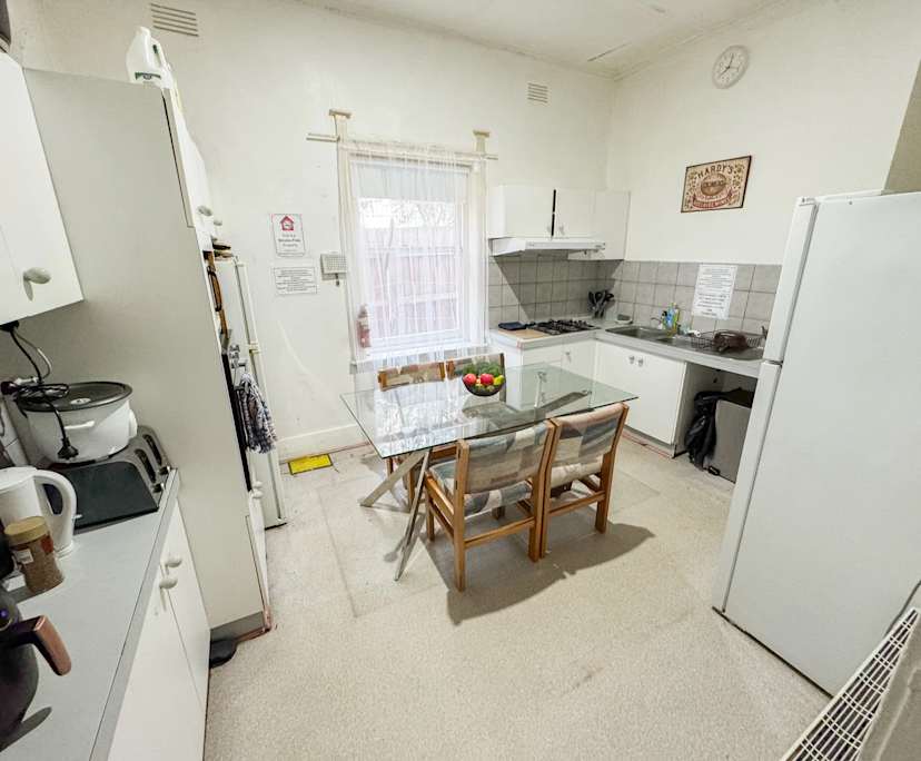 $350, Share-house, 6 bathrooms, St Kilda VIC 3182