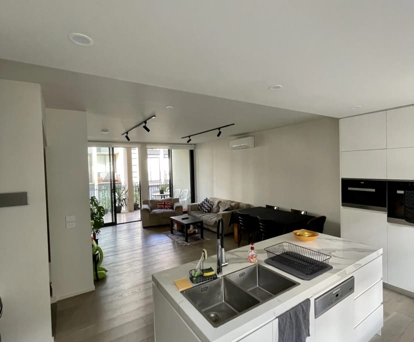 Unfurnished room with ensuite in a flatshare