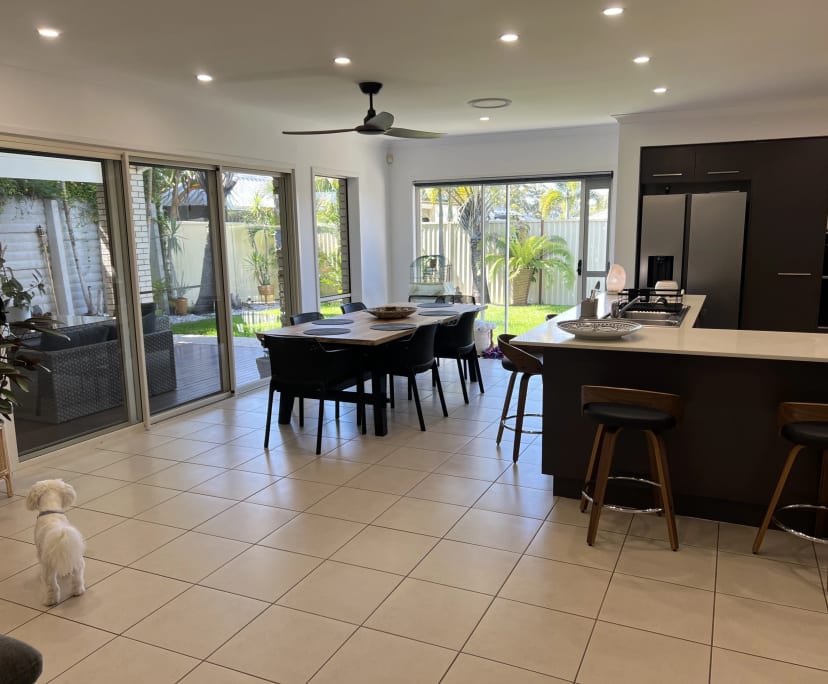 $340, Student-accommodation, 6 bathrooms, Molendinar QLD 4214