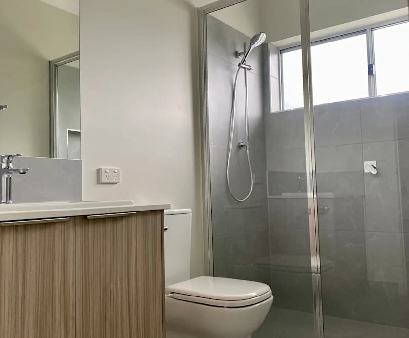 $330, Share-house, 3 bathrooms, Cannonvale QLD 4802