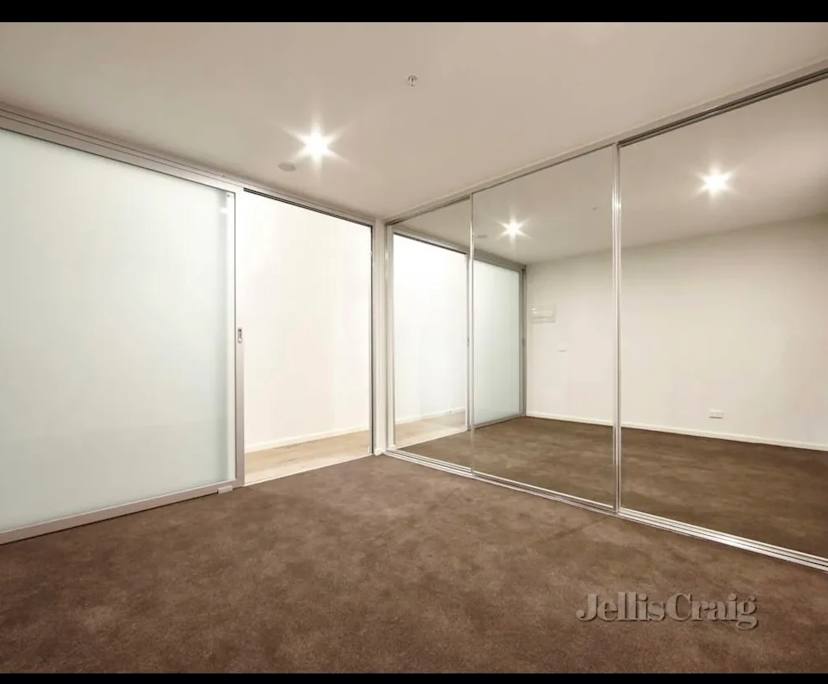 Unfurnished room with own bathroom