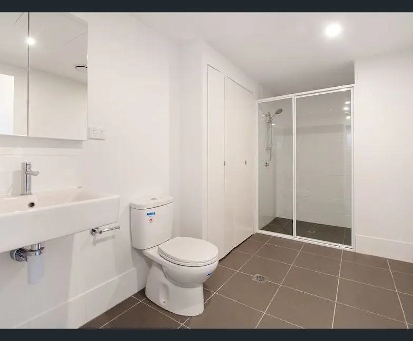Unfurnished room with own bathroom